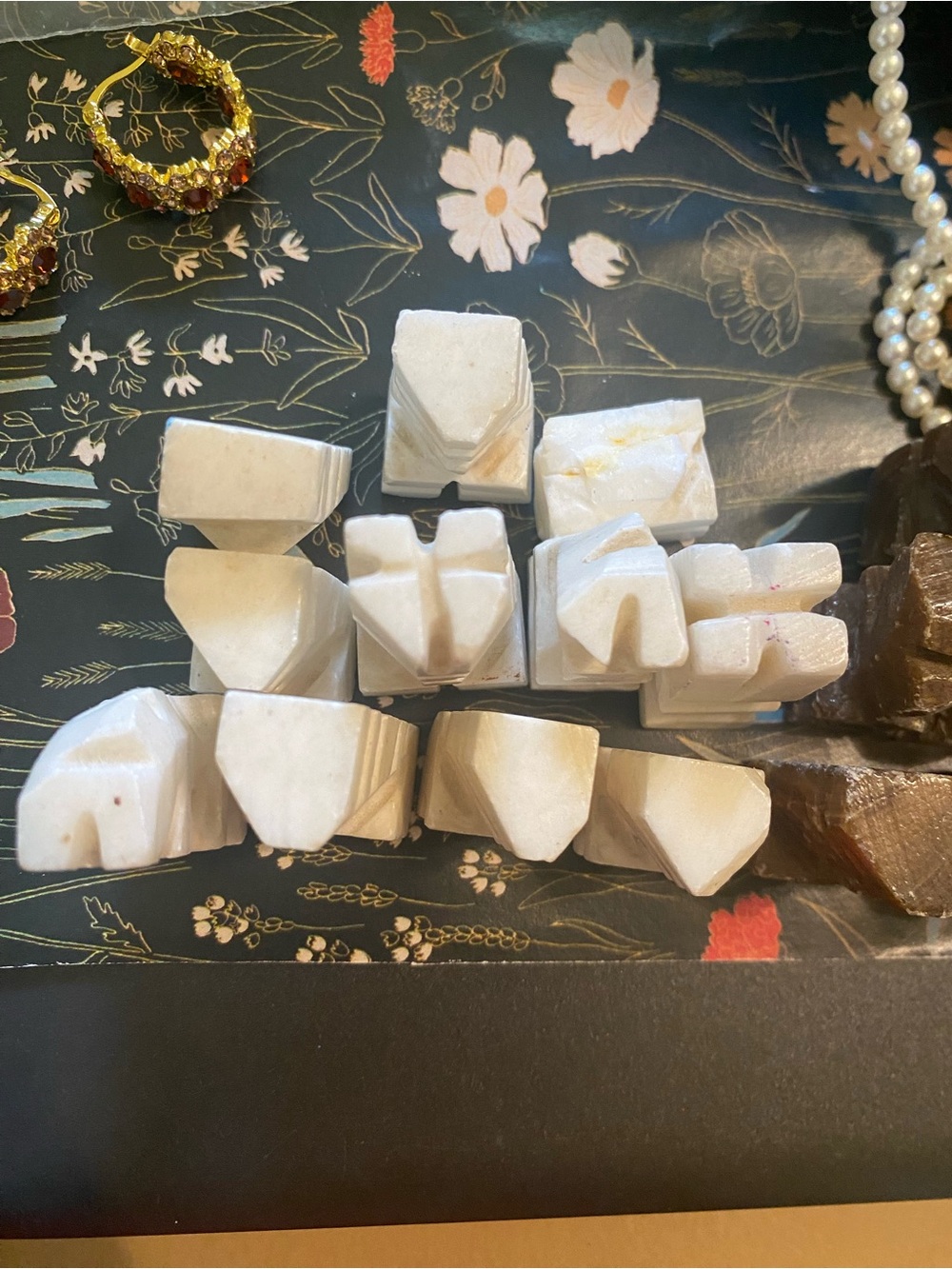 White Marble Decorative Corner Accents – Set of Carved Accent Pieces